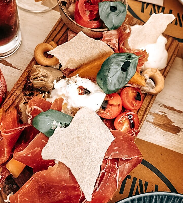Taberna Clandestina Cascais signature dishes Homemade Cashew Pesto Burrata
Oxtail Tagliatelle
Codfish Torricado